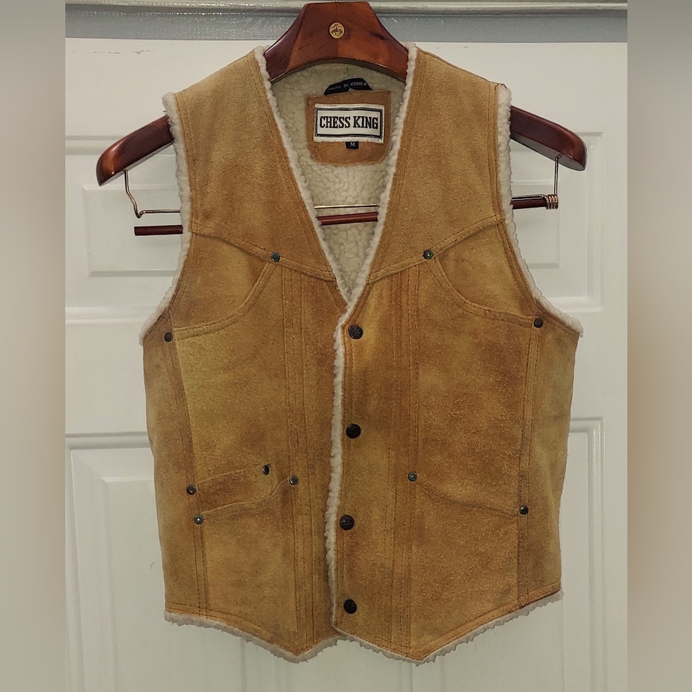 CHESS KING MEN'S OATMEAL BEIGE SUEDE SHELL SHERPA LINING SNAP BUTTON VEST SIZE M